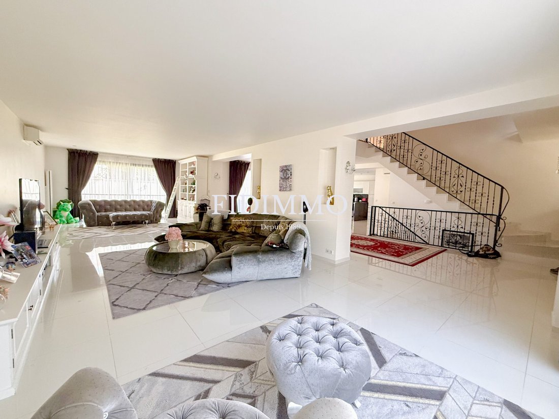 Villa in Chennevieres-sur-Marne, Ile-de-France, France 4 - 17385284