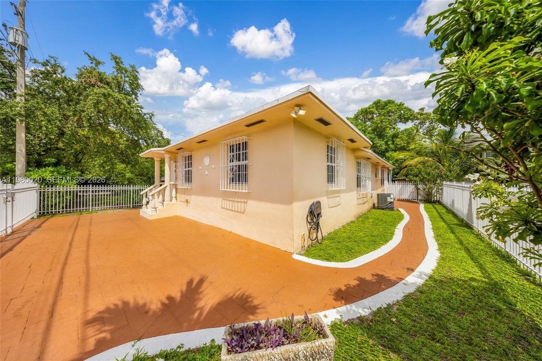 House in Miami, Florida, United States 2 - 17384004