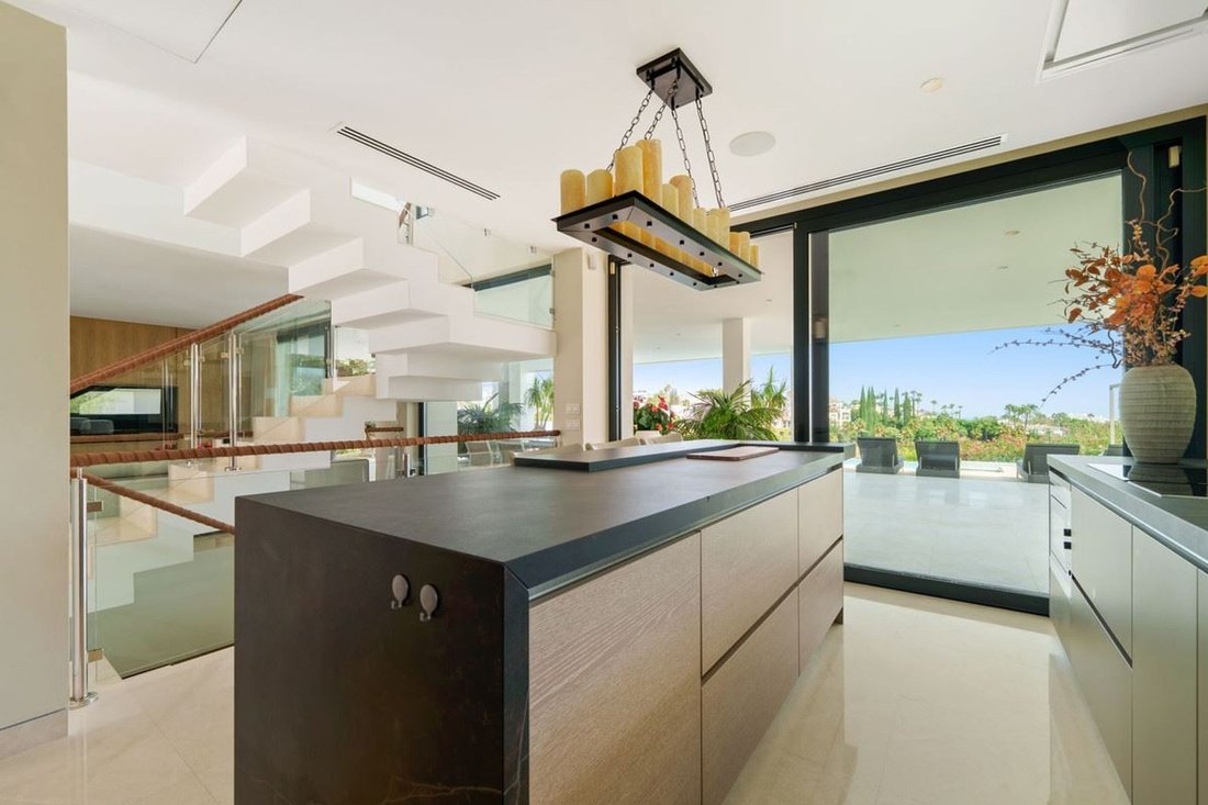 Villa in Nueva Andalucia, Marbella, Spain 3 - 17381128