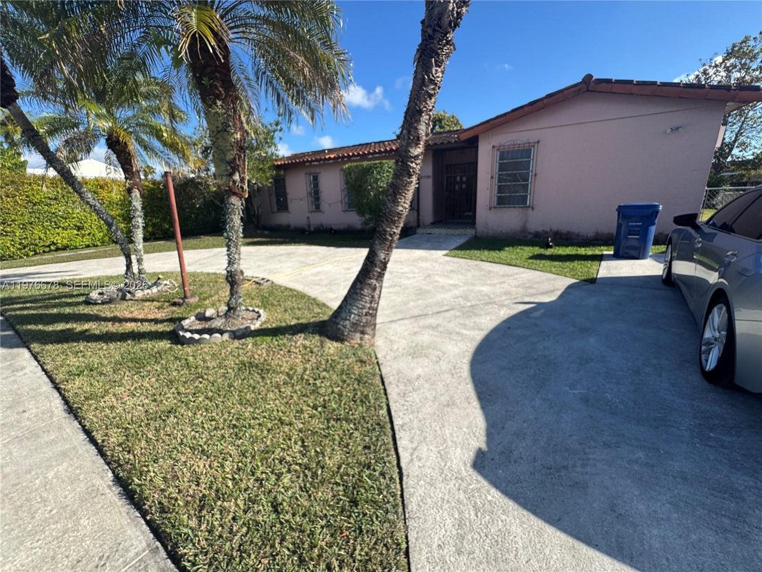 House in Miami, Florida, United States 1 - 17376002