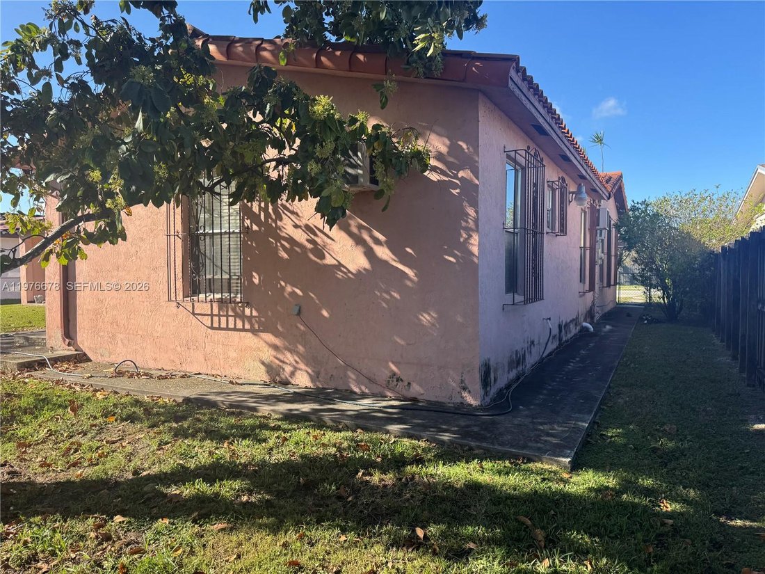House in Miami, Florida, United States 3 - 17376002