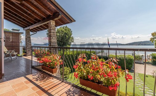 Villa in Lesa, Piedmont, Italy 1