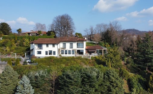Villa a Brezzo di Bedero, Lombardia, Italia 1