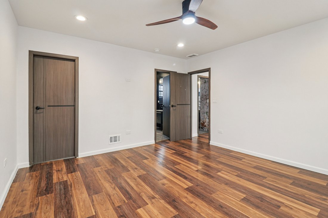 House in Des Plaines, Illinois, United States 4 - 17383653