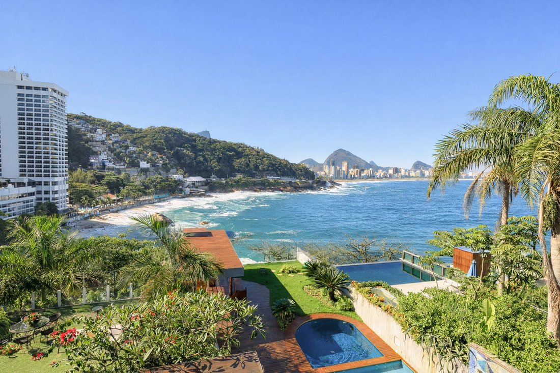 Villa in Rio de Janeiro, State of Rio de Janeiro, Brazil 2 - 11024386