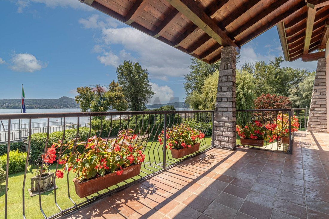 Villa in Lesa, Piedmont, Italy 1 - 17384904