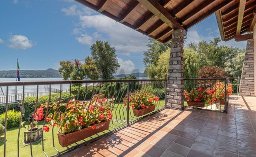 Villa in Lesa, Piemont, Italien 1