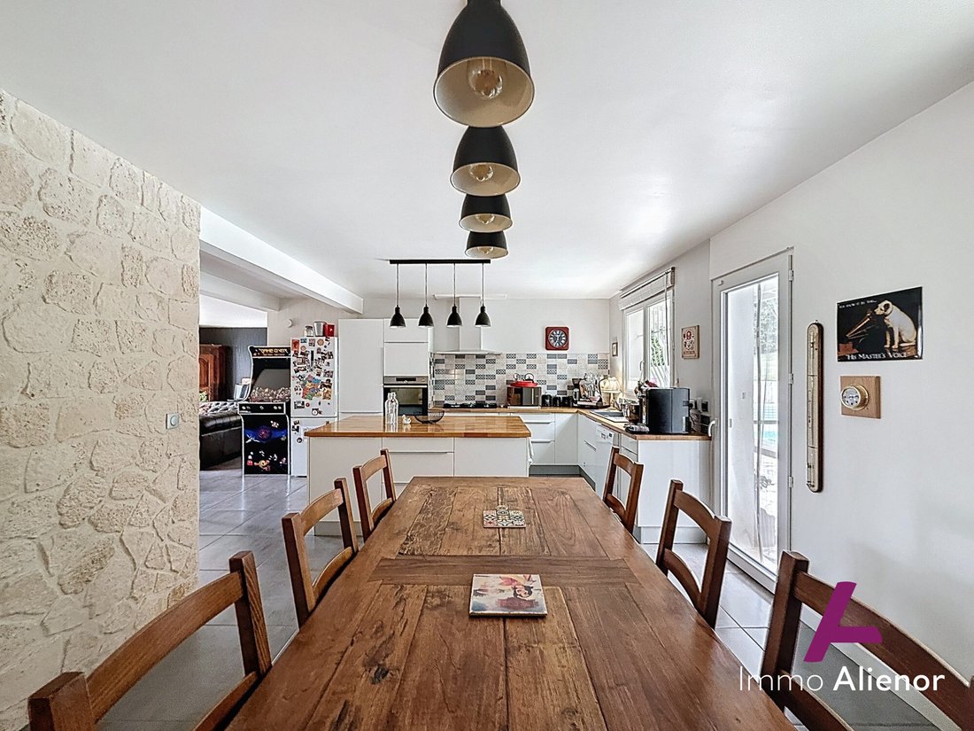 House in Saint-Caprais-de-Bordeaux, Nouvelle-Aquitaine, France 2 - 17385285