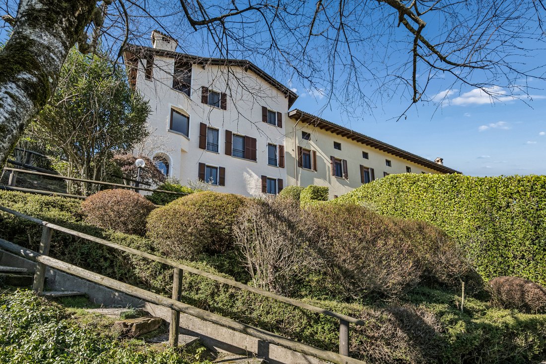 Charming House With Garden And Lake View