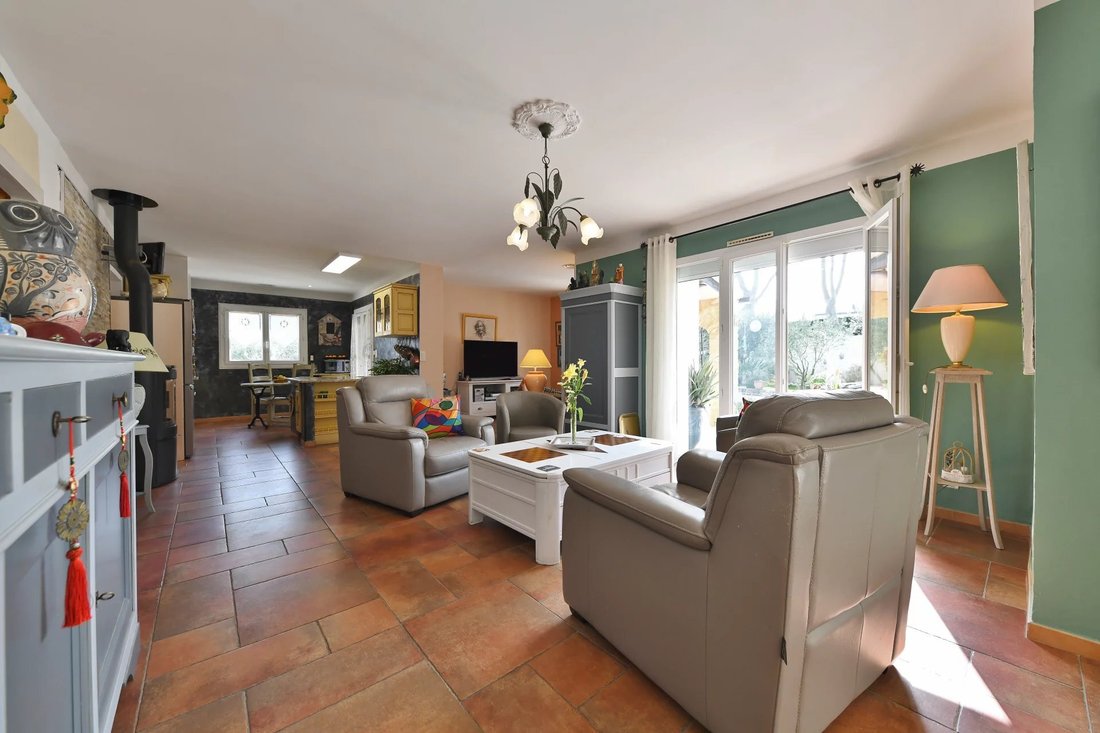 Villa in Uzès, Occitania, France 2 - 17380727
