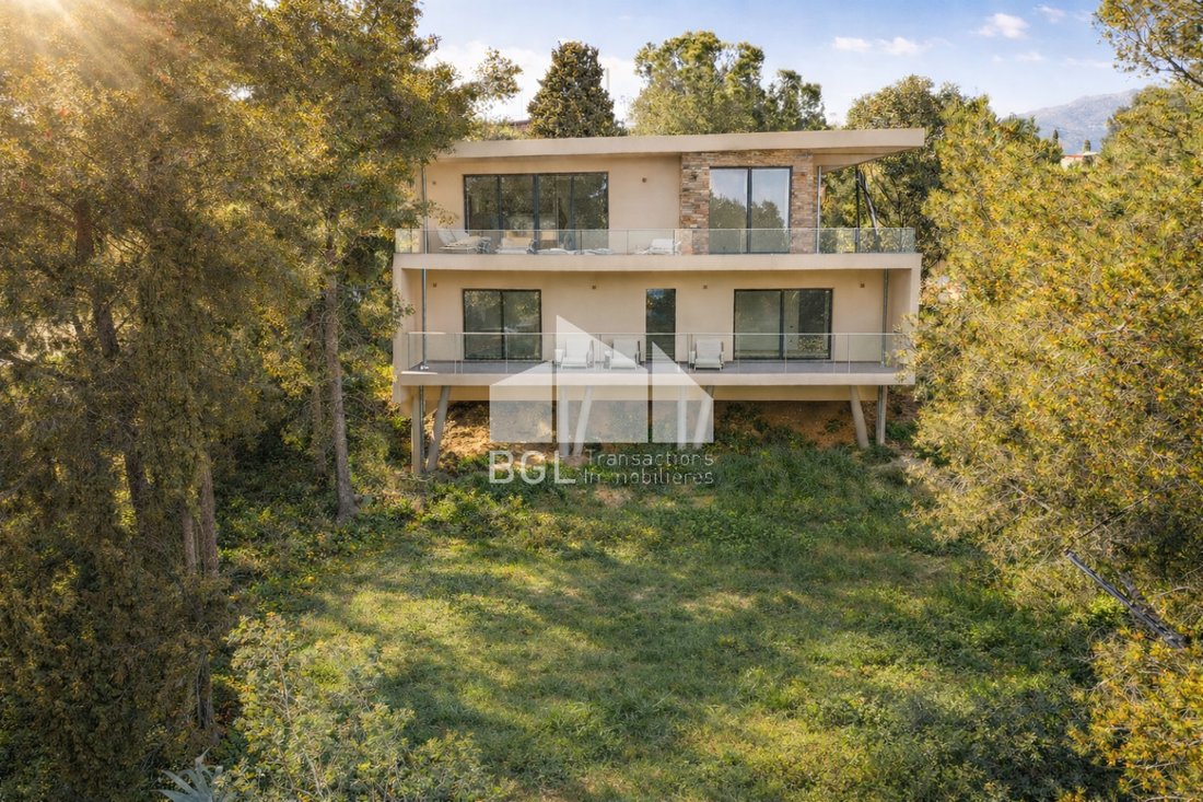 House in Nord Est, Bormes-les-Mimosas, France 1 - 17381361