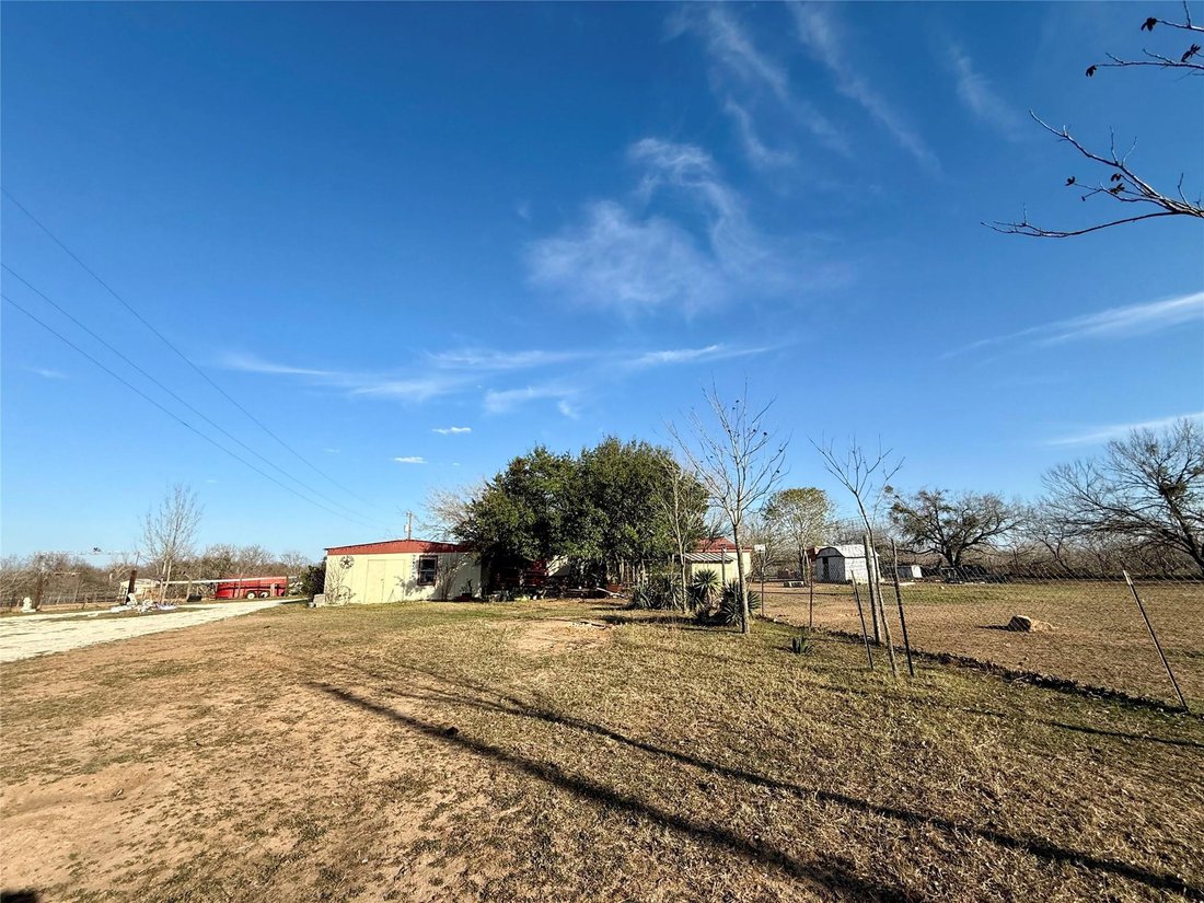 House in Lockhart, Texas, United States 5 - 17385725