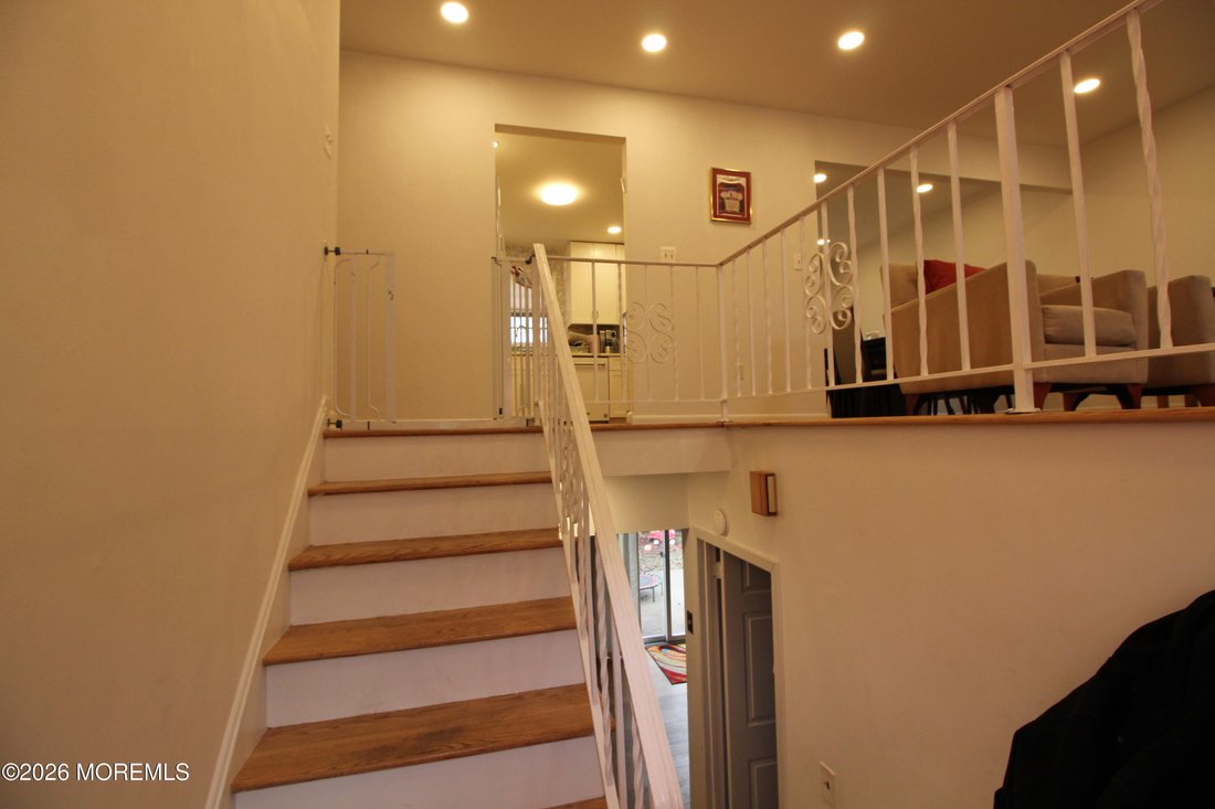 House in Manalapan Township, New Jersey, United States 4 - 17385774