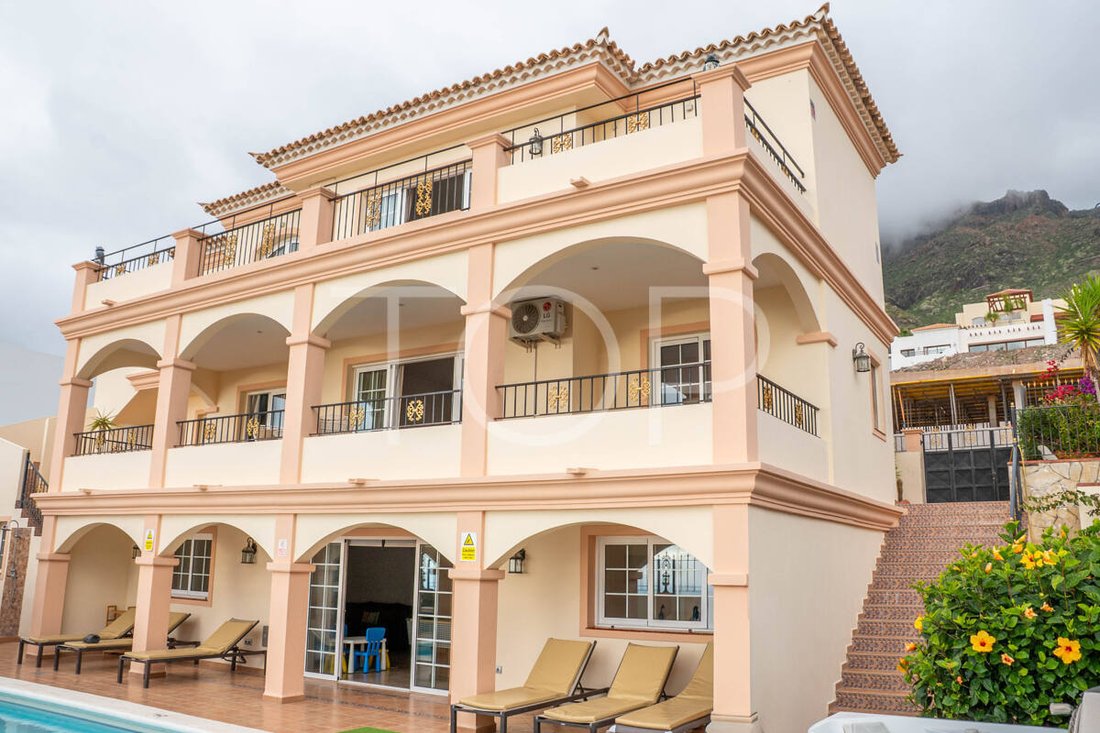 Villa in Costa Adeje, Adeje, Canary Islands 2 - 17385840