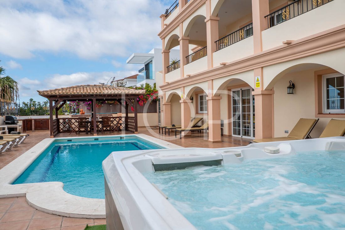 Villa in Costa Adeje, Adeje, Canary Islands 1 - 17385840