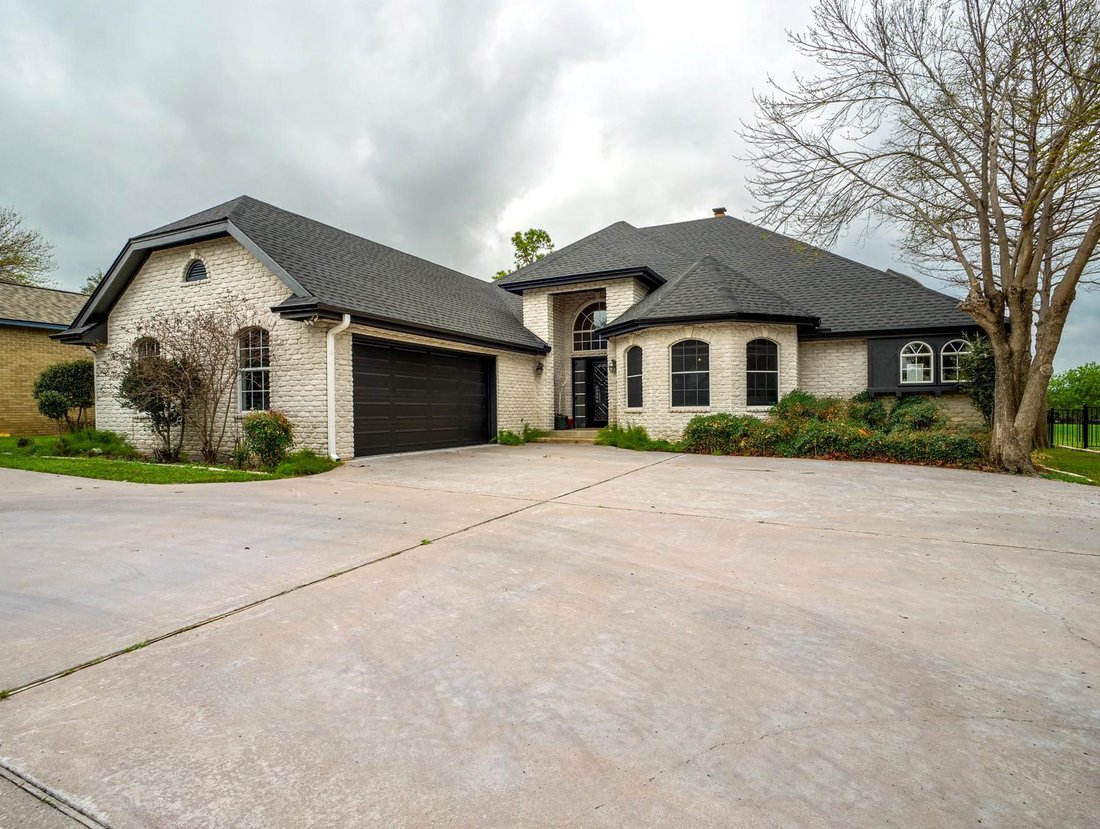 House in Marble Falls, Texas, United States 2 - 17385716
