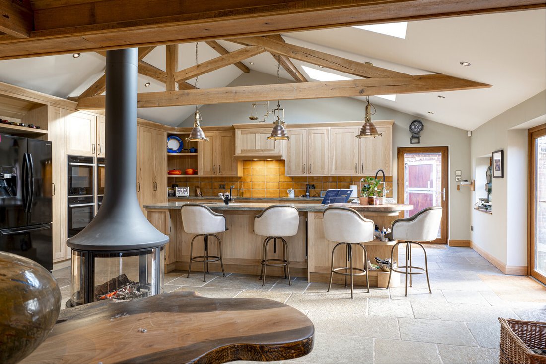 Farm Ranch in Lichfield, England 4 - 17386102