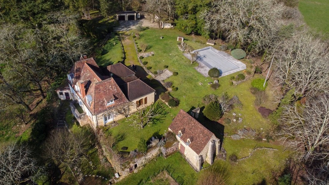 Estate in Vezac, Nouvelle-Aquitaine, France 2 - 17386140