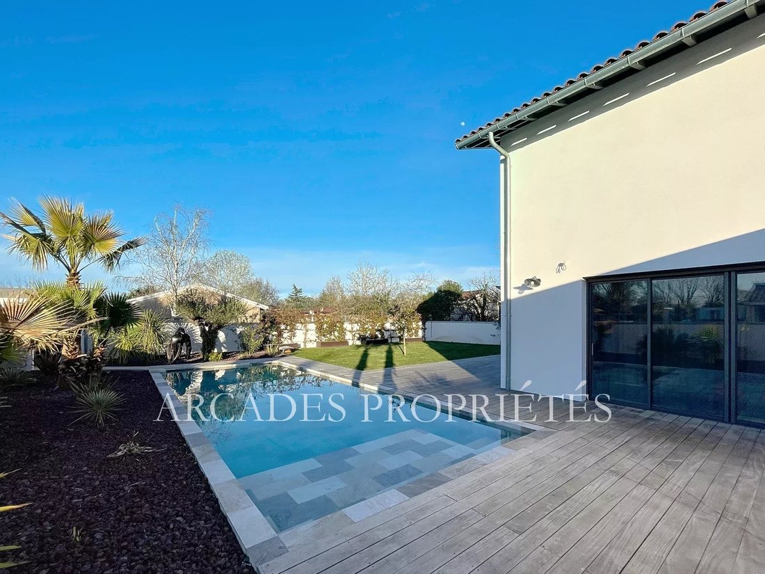 House in Saint-Sulpice-et-Cameyrac, Nouvelle-Aquitaine, France 5 - 17386331