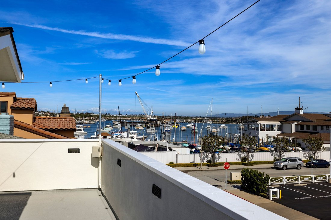 Apartment in Newport Beach, California, United States 3 - 17387466