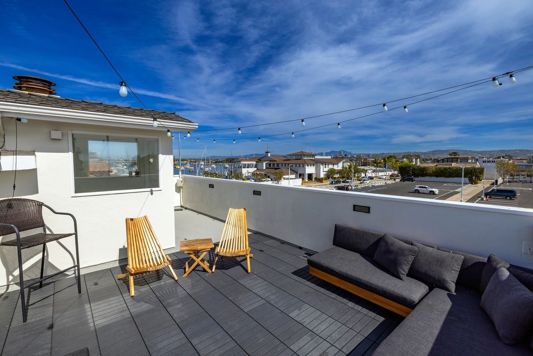 Apartment in Newport Beach, California, United States 4 - 17387466