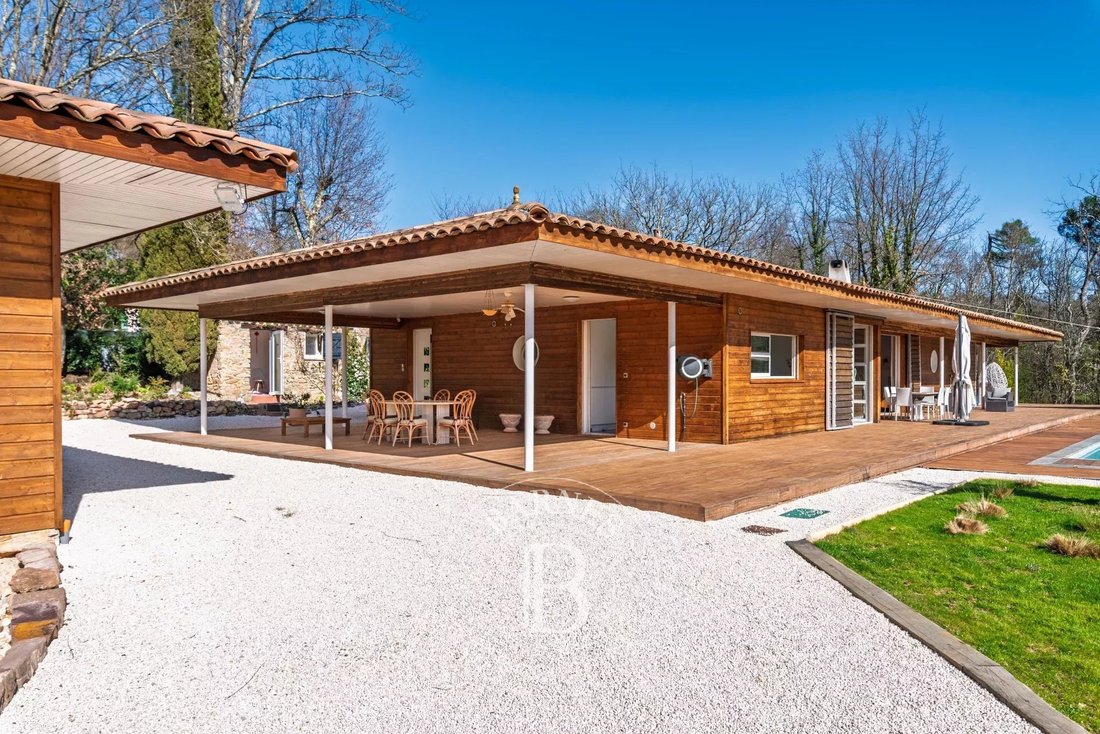 Villa in Bagnols-en-Forêt, Provence-Alpes-Côte d'Azur, France 4 - 17388311
