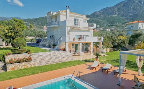 Villa in Kalamata, Peloponnese, Western Greece and the Ionian, Griechenland 1