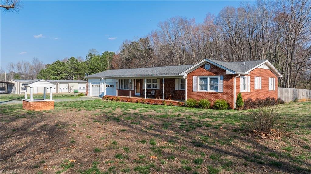 House in Liberty, North Carolina, United States 3 - 17376220