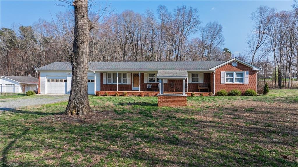 House in Liberty, North Carolina, United States 2 - 17376220