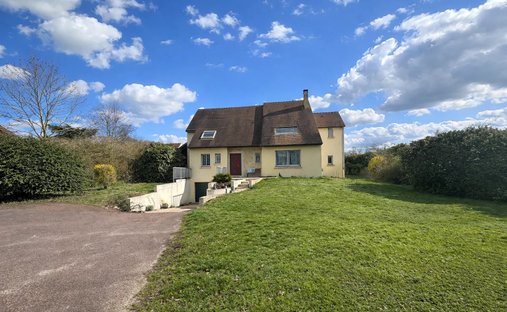 House in Saint-Sauveur-sur-Ecole, Ile-de-France, France 1