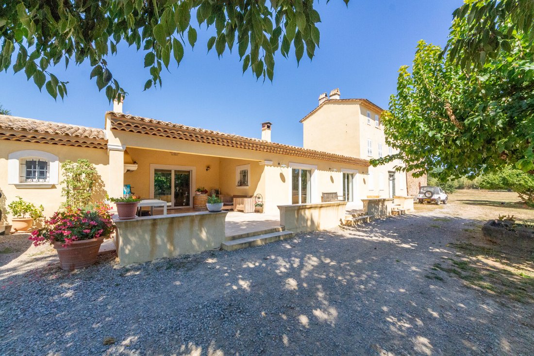 Villa in Grimaud, Provence-Alpes-Côte d'Azur, France 3 - 17388507