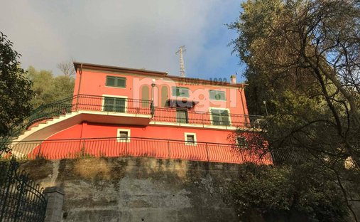 Villa in Lavagna, Liguria, Italy 1