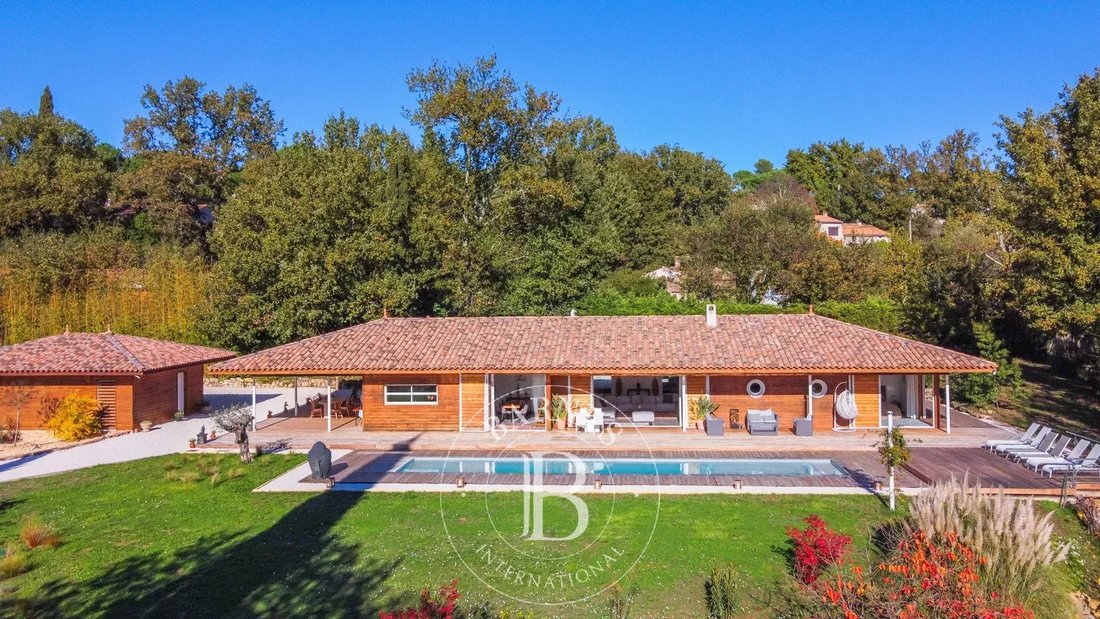 Villa in Bagnols-en-Forêt, Provence-Alpes-Côte d'Azur, France 1 - 17388311