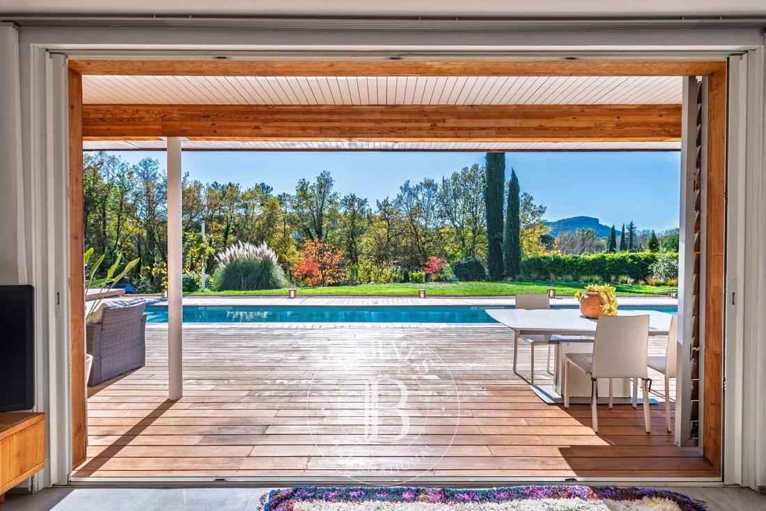 Villa in Bagnols-en-Forêt, Provence-Alpes-Côte d'Azur, France 3 - 17388311