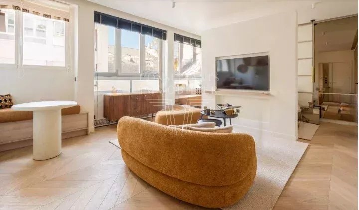 Apartment in Triangle d'Or, Paris 8e Arrondissement, Paris 2 - 17388153