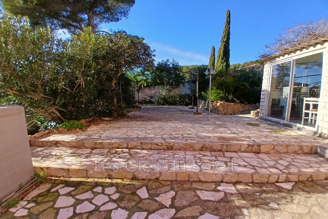 Villa in Coste Chaude-Mauveou, La Seyne-sur-Mer, France 5 - 17388501