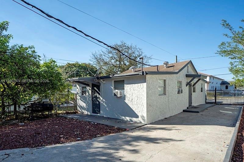 Miami, Florida, United States 3 - 17387908
