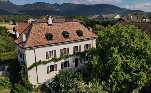 Estate in Cessy, Auvergne-Rhône-Alpes, France 1