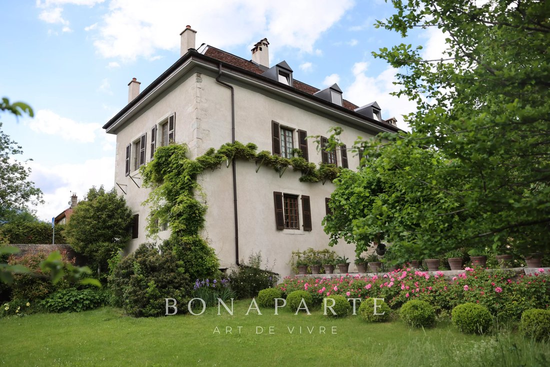 Estate in Cessy, Auvergne-Rhône-Alpes, France 2 - 17389173