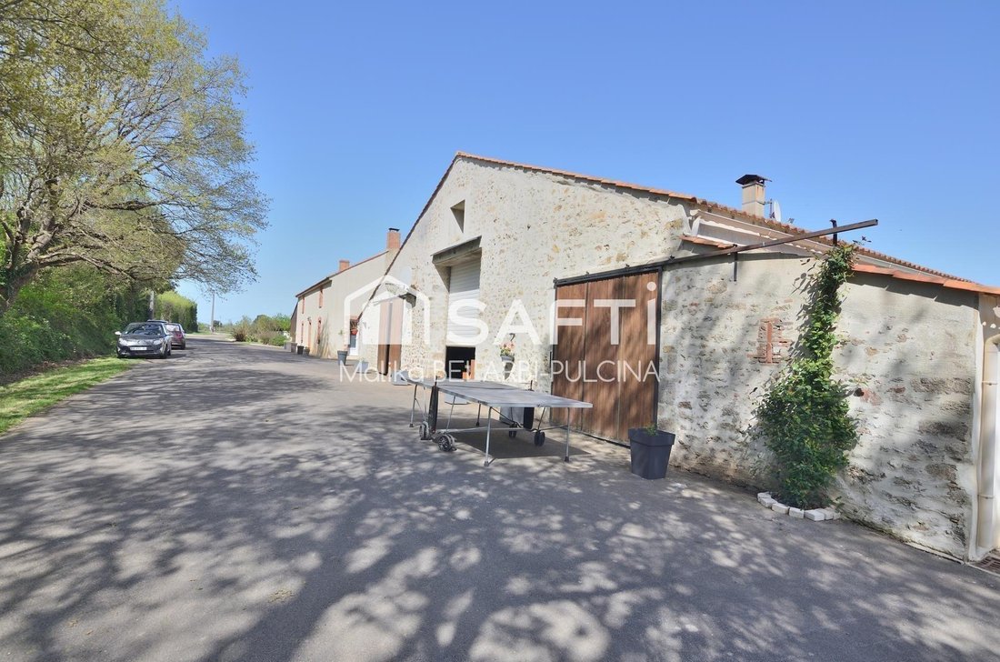 House in Saint-Hilaire-la-Foret, Pays de la Loire, France 5 - 17389538
