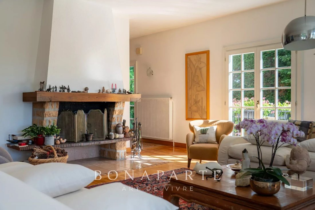 Estate in Grilly, Auvergne-Rhône-Alpes, France 5 - 17389167
