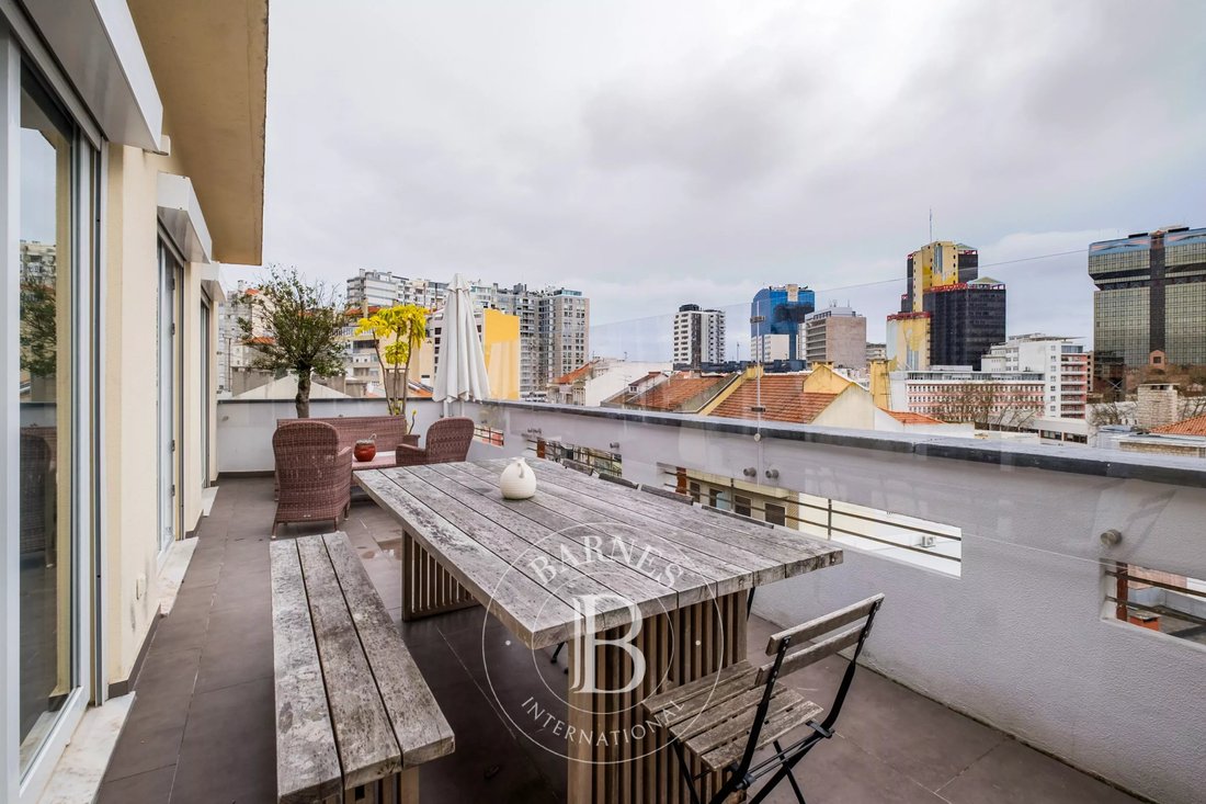Apartment in Campolide, Lisbon, Portugal 2 - 17389217