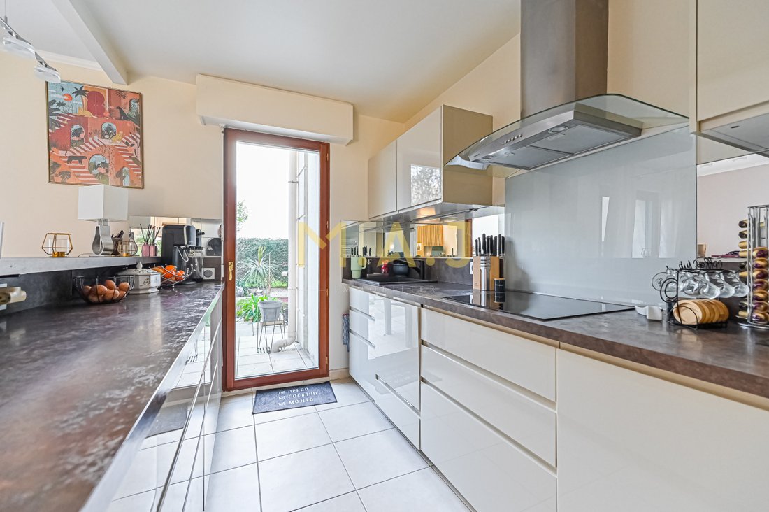 Apartment in Ledru Rollin, Le Perreux-sur-Marne, France 3 - 17388848