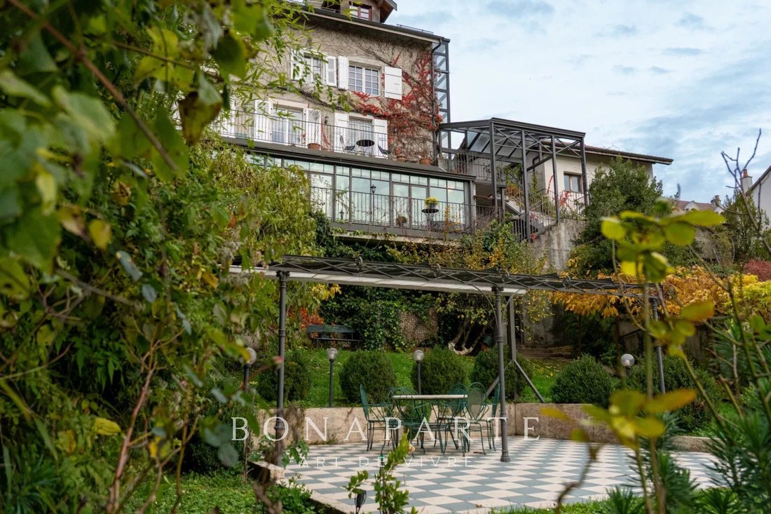 Estate in Cessy, Auvergne-Rhône-Alpes, France 1 - 17389148