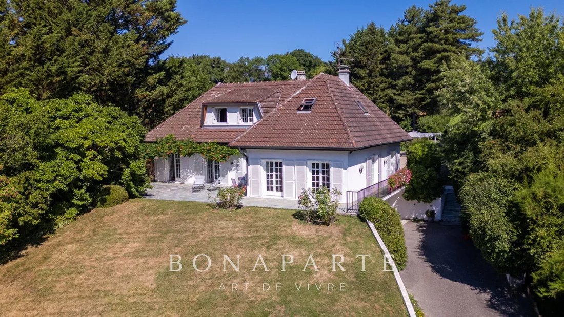 Estate in Grilly, Auvergne-Rhône-Alpes, France 2 - 17389167