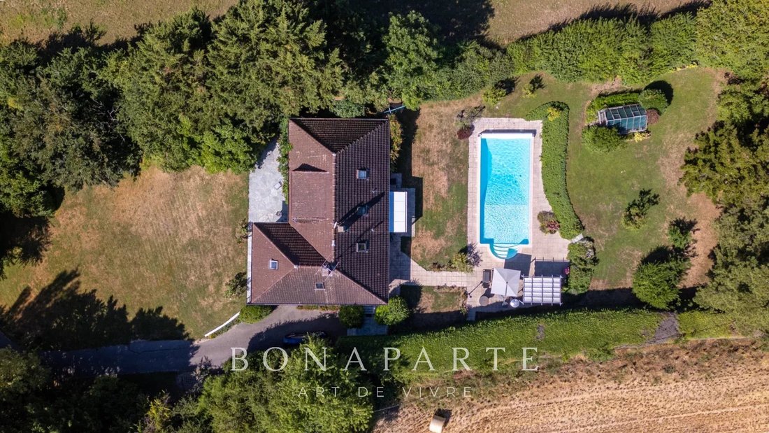 Estate in Grilly, Auvergne-Rhône-Alpes, France 1 - 17389167