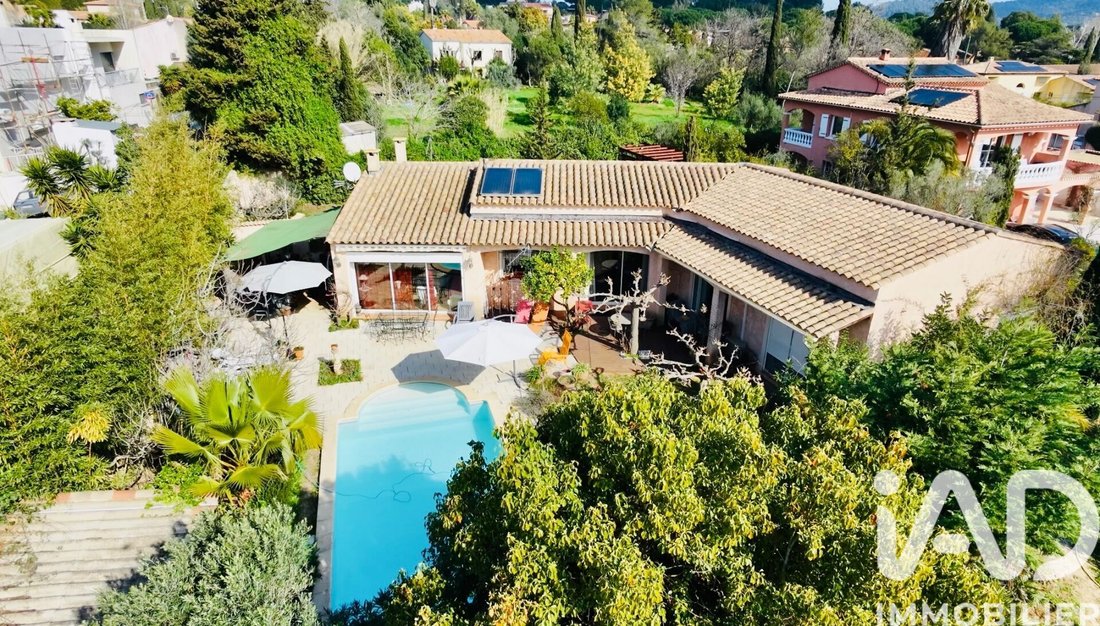 House in La Crau, Provence-Alpes-Côte d'Azur, France 1 - 16387492