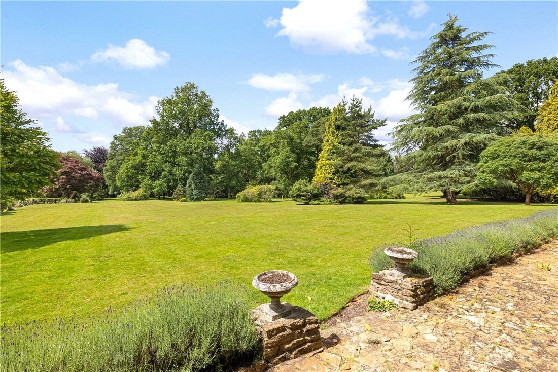 House in Compton, England 5 - 17388934