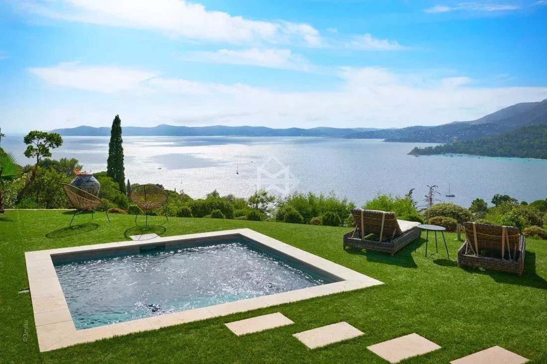 Villa in Le Lavandou, Provence-Alpes-Côte d'Azur, France 2 - 12598580