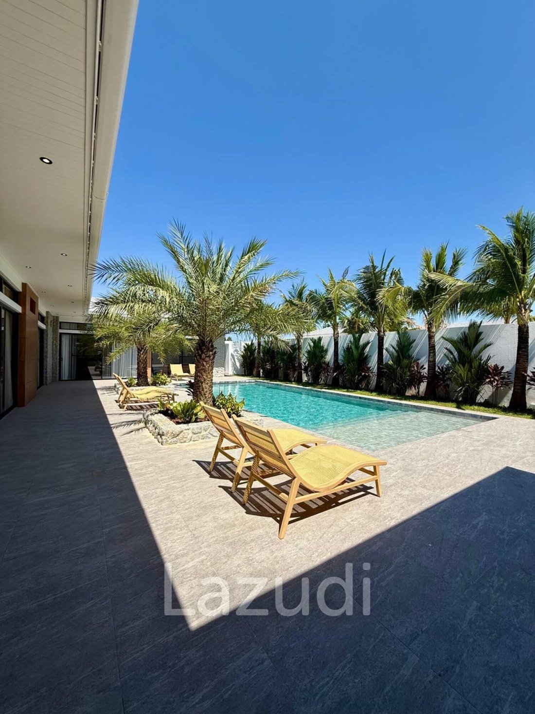 Villa in Chalong, Phuket, Thailand 1 - 17389437